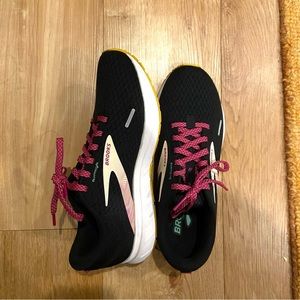 Brooks running shoes, size 8.5
